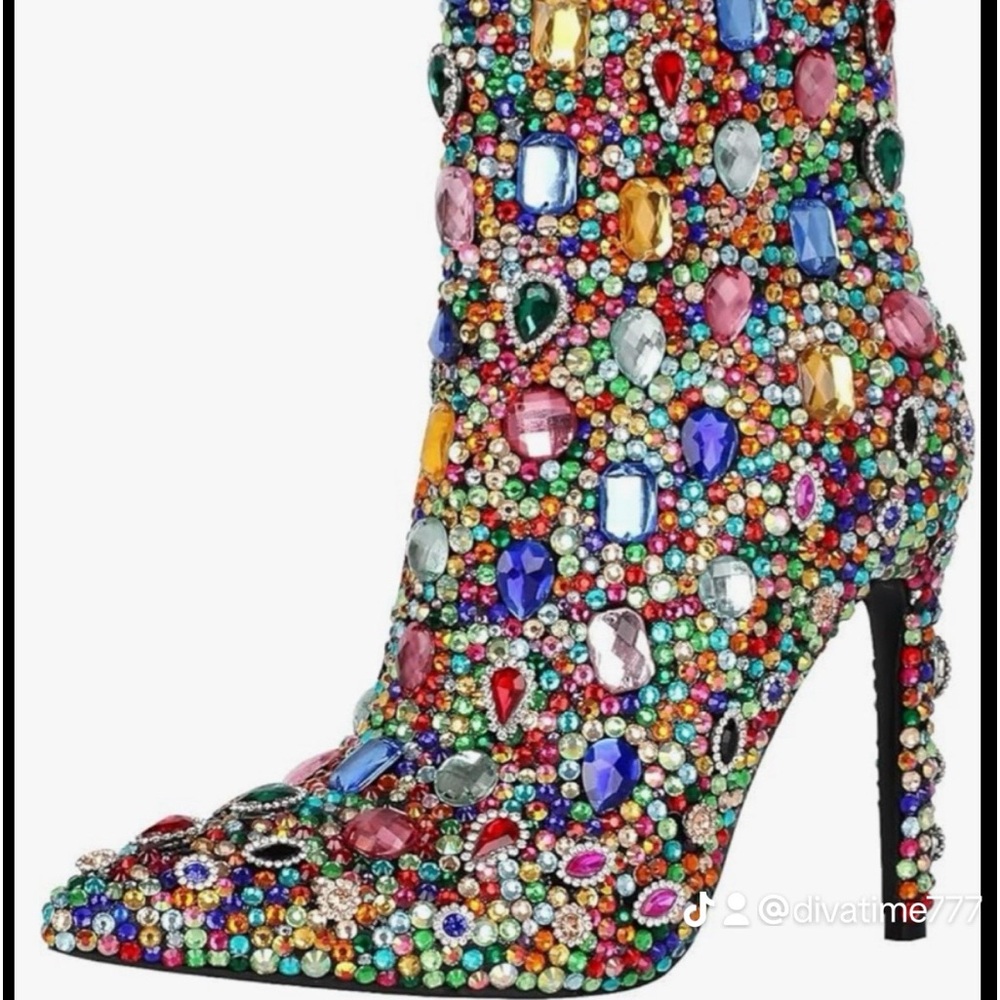 Meet your Posher, Vintage Jewel Company.